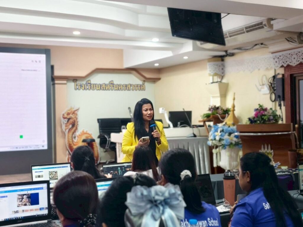 อาจารย์ณดา โพธิ์เอม บรรยายที่โรงเรียนสตรีนครสวรรค์