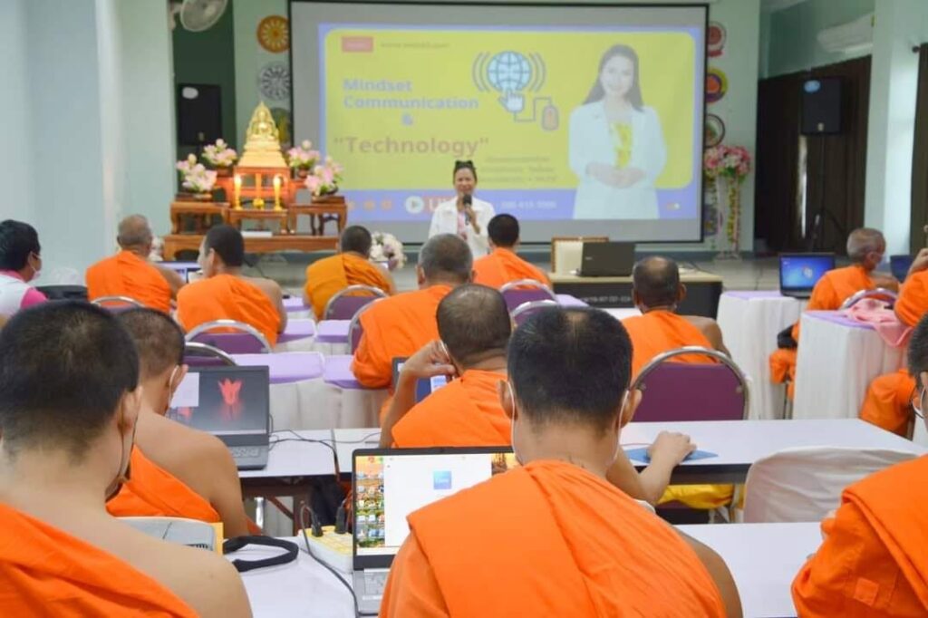อาจารย์ณดา โพธิ์เอม อบรม ให้ความรู้คณะสงฆ์อำเภอเมืองพิจิตร