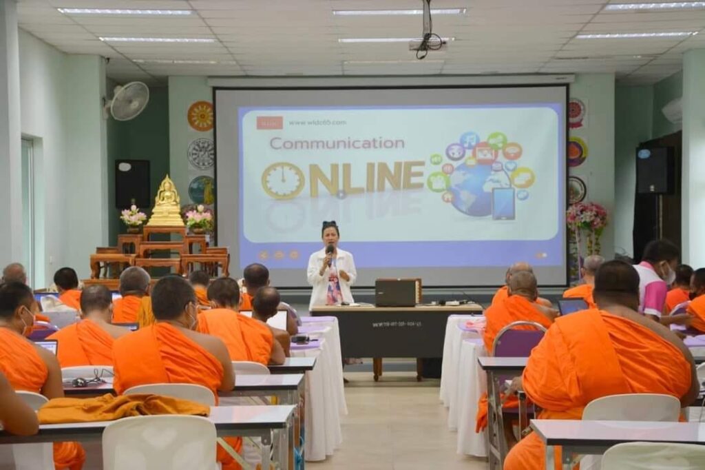 อาจารย์ณดา โพธิ์เอม อบรม ให้ความรู้คณะสงฆ์อำเภอเมืองพิจิตร